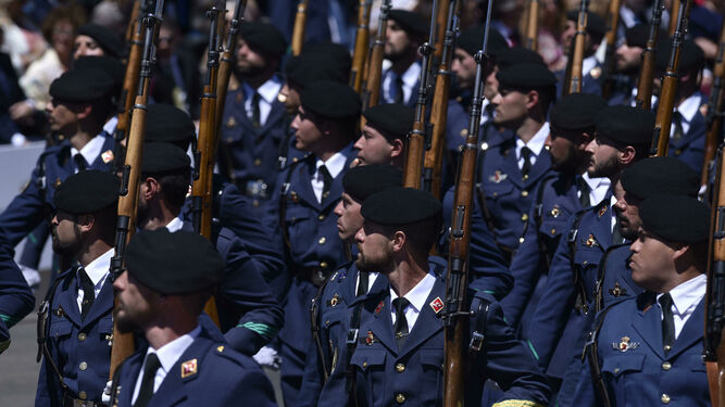 Las im&aacute;genes del desfile del D&iacute;a de las Fuerzas Armadas en Sevilla
