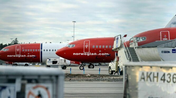 Dos Boeing 737 estacionados en el aeropuerto de Estocolmo.