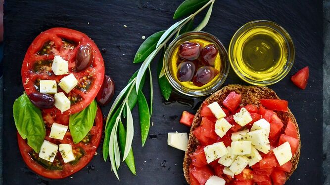 La dieta mediterránea reduce el riesgo de padecer enfermedades cardíacas.