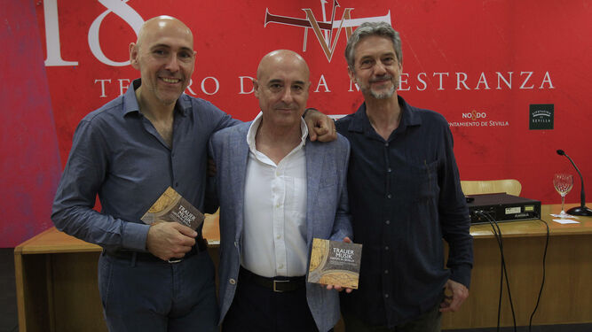 Enrico Onofri, Luis Martínez Montiel (Universidad de Sevilla) y Ventura Rico, en el Teatro de la Maestranza.