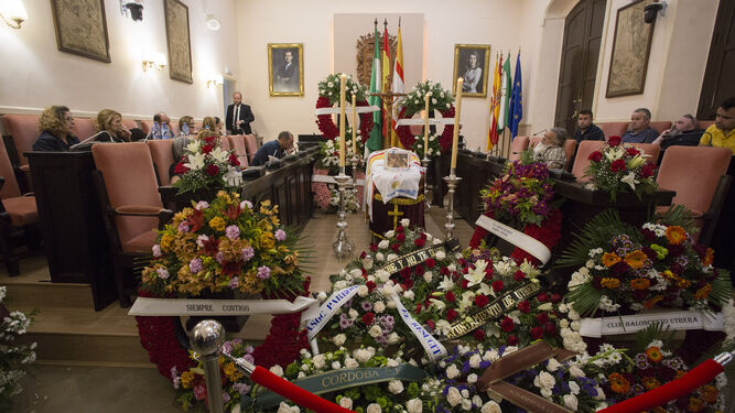 Utrera despide a Reyes en un multitudinario funeral.