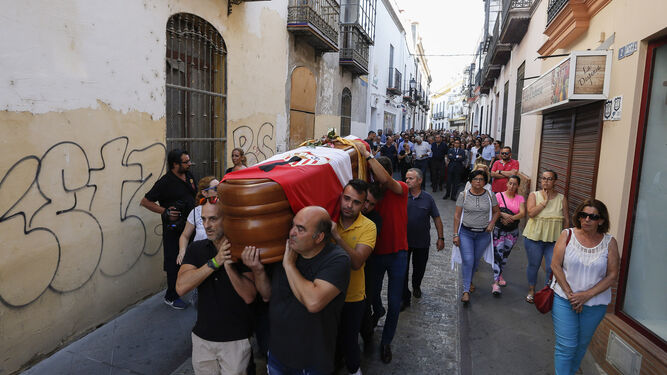 Utrera despide a Reyes en un multitudinario funeral.