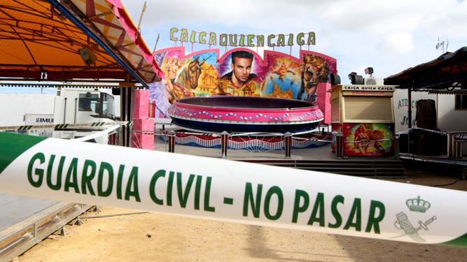 La atracción 'Supercazuela', entonces denominada 'Caiga quien caiga', en la feria de Maribáñez.