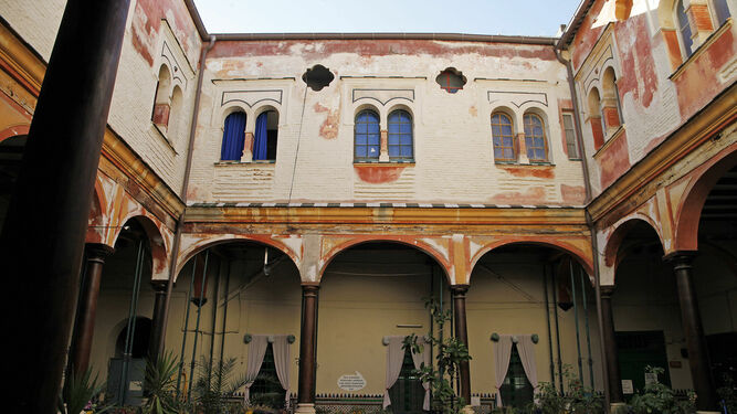 El patio interior de la Casa Palacio del Pumarejo se encuentra en mal estado.