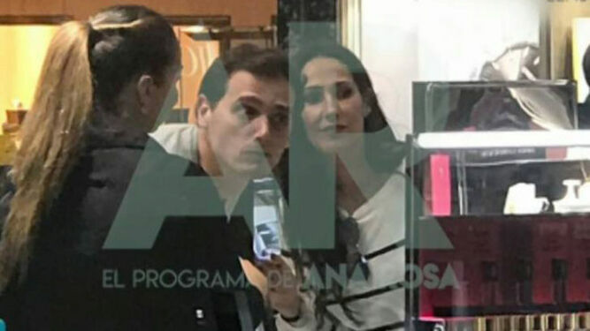 Albert Rivera y Malú, juntos de compras, en las imágenes mostradas en 'El programa de Ana Rosa'.