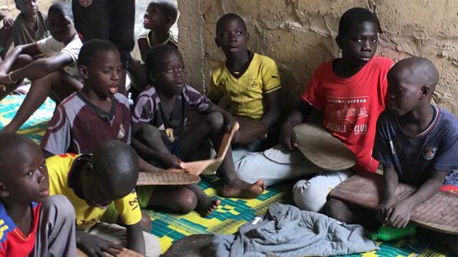 Niños talibé de Senegal.