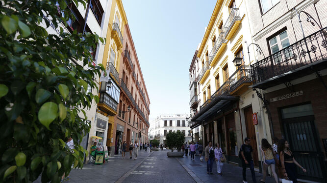 Calle O'Donnell, en el tramo que va de la Campana a la confluencia con Velázquez.