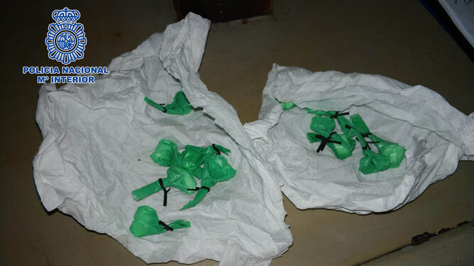 Imagen de archivo de papelinas  de cocaína requisadas por la Policía Nacional.