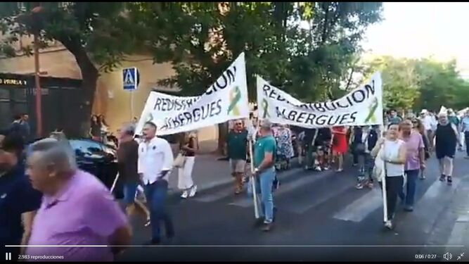 Marcha de vecinos de la Macarena contra la proliferación de centros en el barrio.