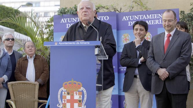Eduardo Fajardo inauguró el Paseo de la Fama de la capital con una estrella en su honor.