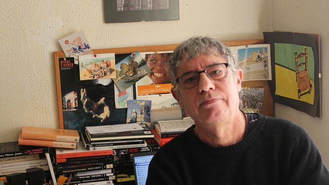 El narrador José Rasero Balón ofrece una mirada crítica con la ciudad de Cádiz en su nuevo libro.