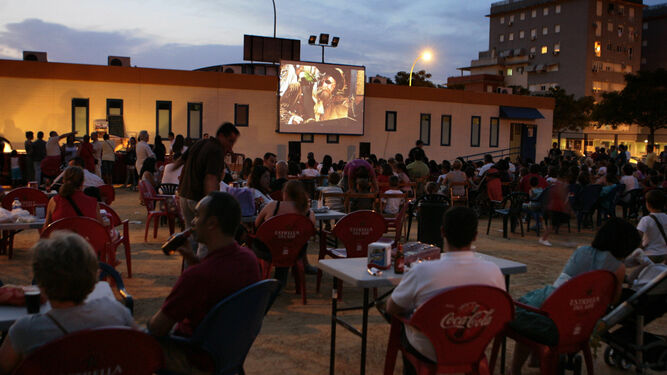 Cine de verano al aire libre en Sevilla.