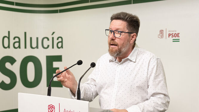 El portavoz adjunto del Grupo Parlamentario Socialista Rodrigo Sánchez Haro, durante una comparecencia pública.