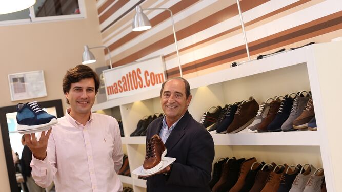 Antonio Fagundo, CEO de Masaltos.com, junto a su tío y fundador de la empresa, Andrés Ferreras.