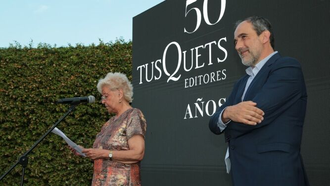 Juan Cerezo junto a Beatriz de Moura en la fiesta de los 50 años de Tusquets.