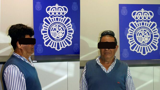 Fotografia difundida en twitter por la Policia Nacional, tras la detención del hombre que ocultaba medio kilo de cocaína en el doble fondo de su peluquín.