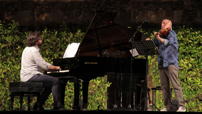 Emilio Moreno y Aarón Zapico en un momento de su concierto