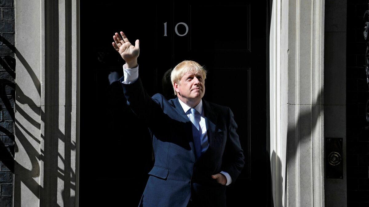 Boris Johnson entra en el 10 de Downing Street como nuevo primer ministro británico
