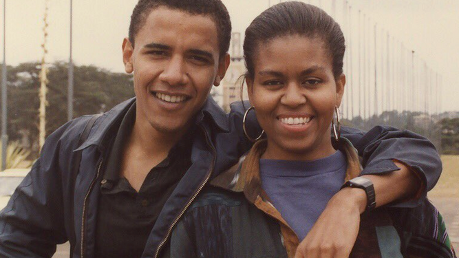 Barack y Michelle, en una foto de hace casi tres décadas, cuando comenzaron su relación.