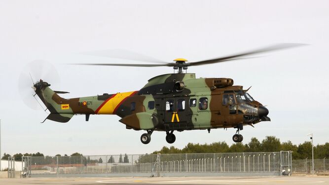 Un helicóptero Cougar del Ejército de Tierra similar al accidentado.