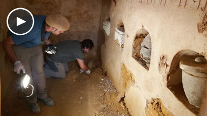 ¿Un tesoro oculto en la excavación de la cámara funeraria?