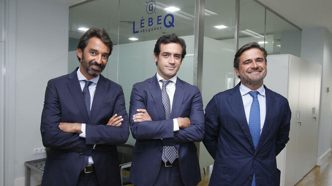 José Antonio Romero González,  Alfonso Ollero Esquivias y Francisco Arroyo Sánchez, socios de Lébeq Abogados.