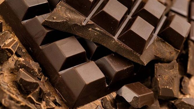 El chocolate negro es el que más propiedades del cacao conserva.