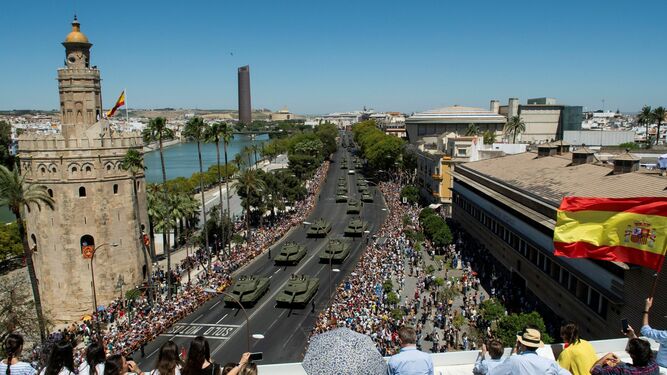 Imagen de archivo del desfile del Día de las Fuerzas Armadas en Sevilla