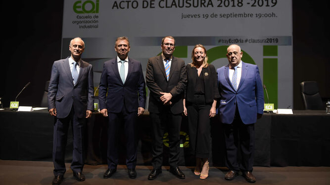 Los participantes en el acto de clausura de la EOI Andalucía.