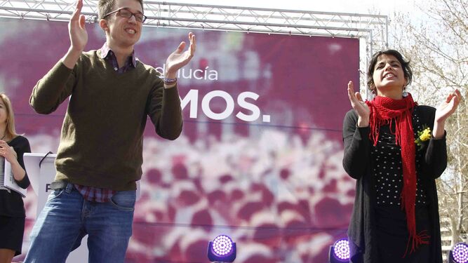 Íñigo Errejón y Teresa Rodríguez, durante la campaña de las elecciones de 2015.