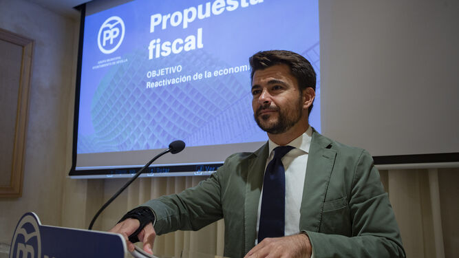 Beltrán Pérez presenta la propuesta fiscal del PP para el año que viene.