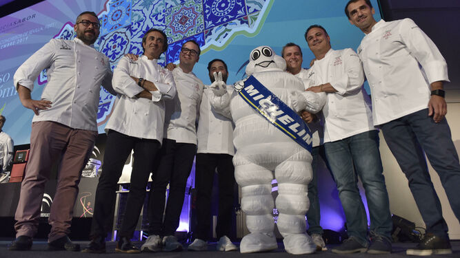 Seis de los cocineros que elaborarán el menú para la gala de las estrellas Michelin.