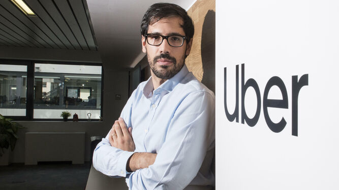 Juan Galiardo posa para la entrevista en las oficinas de Uber en Madrid.