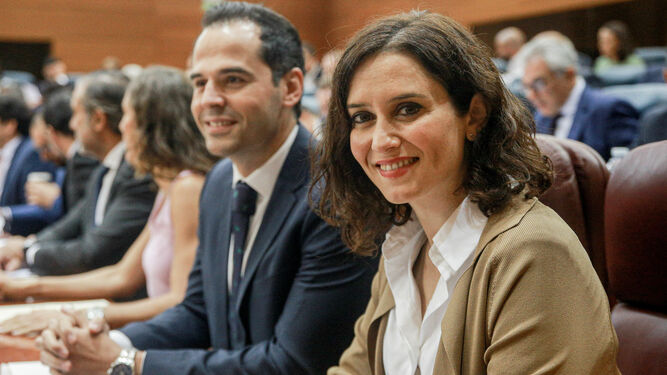 El vicepresidente y la presidenta de la Comunidad de Madrid, Ignacio Aguado e Isabel Díaz Ayuso, este jueves en la Asamblea de Madrid.