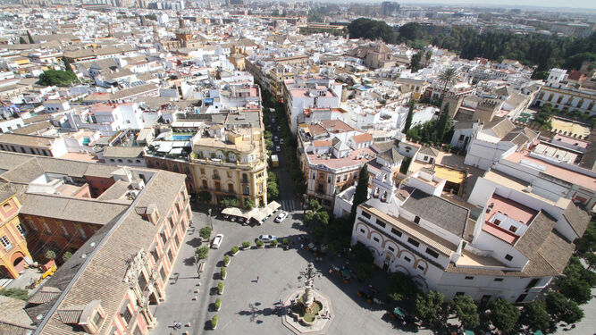 Vista de la calle Mateos Gago y la Plaza Virgen de los Reyes desde la Giralda.