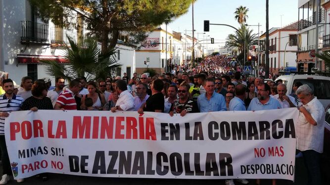 Manifestación celebrada en Aznalcóllar por la mina.