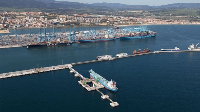 Vista aérea del pantalán de Vopak en Algeciras.