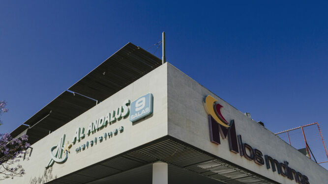 La marquesina de los cines, con nueve salas, en el centro comercial Los Molinos.