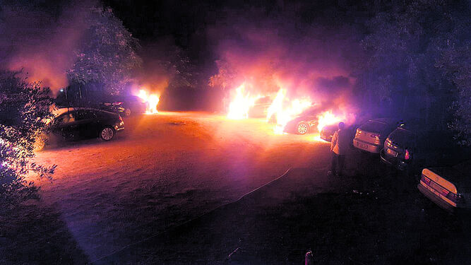 Los coches de Cabify, en llamas.