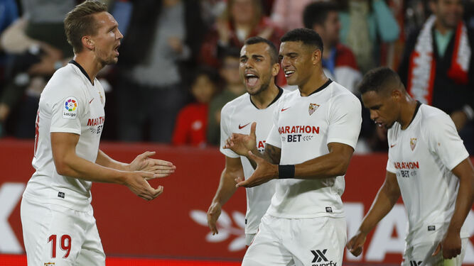 De Jong celebra el gol ante unos alborozados Joan Jordán y Diego Carlos y Fernando, que recupera su posición.