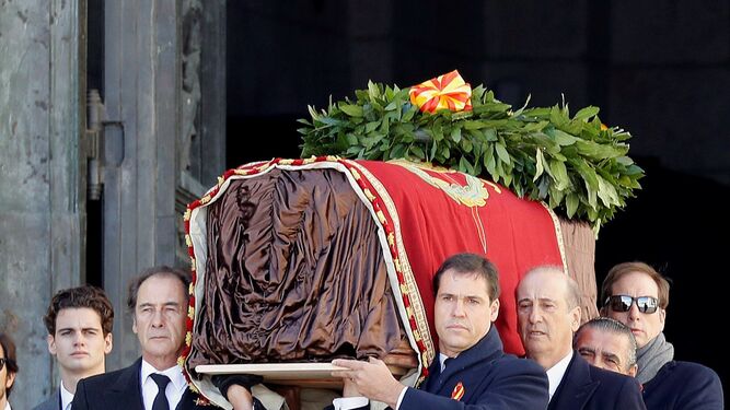 Las im&aacute;genes de la exhumaci&oacute;n de Francisco Franco