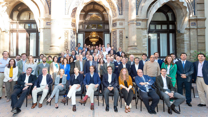 Fotografía de los abogados y empleados participantes en la convención de Ontier, ayer, en Sevilla.