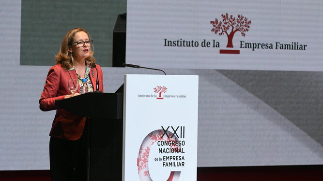 La ministra de Economía y Empresa en funciones, Nadia Calviño, durante la inauguración del congreso, este lunes en Murcia.