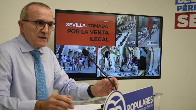 El concejal del PP, Jesus Gómez Palacios, en rueda de prensa.