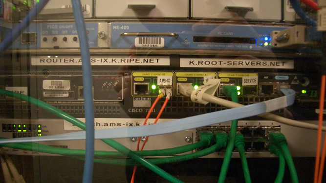 En la imagen, servidores de internet.