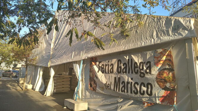 Detalle de la carpa donde se celebra la Feria Gallega del Marisco.
