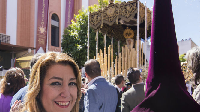 Susana Díaz, en su etapa como presidenta andaluza, en la salida de la cofradía del Cerro