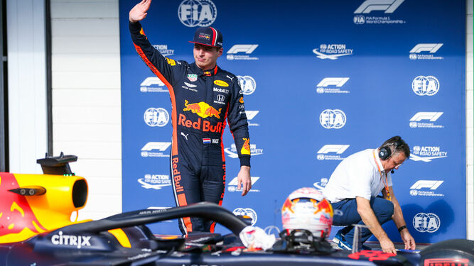 Verstappen celebra la 'pole' lograda en Interlagos.