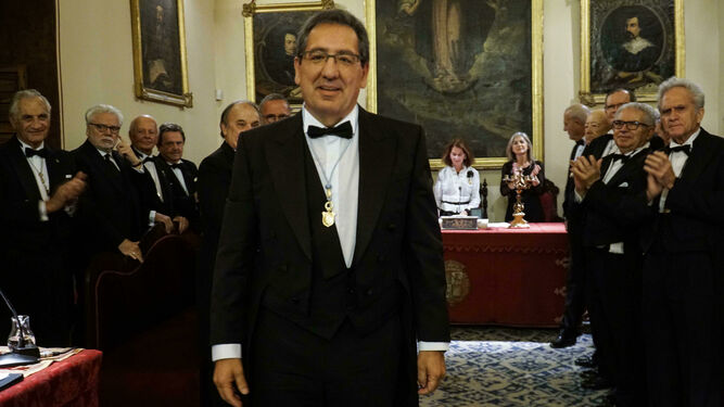 Antonio Pulido, recibido con honores en la Real Academia de Bellas Artes
