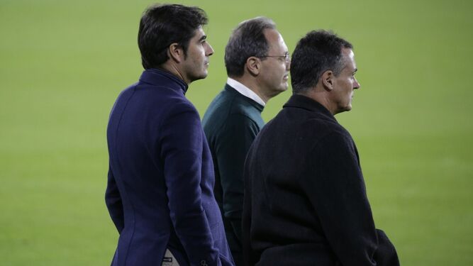 Ángel Haro, junto a Ozgur Unay y Alexis Trujillo, en un entrenamiento.